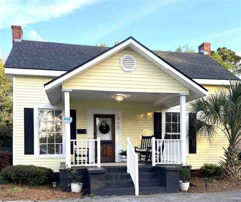 drive to the heart of downtown Thomasville, the Tree House Apartment at The Fig and Pear Cottage sh. . Airbnb thomasville ga